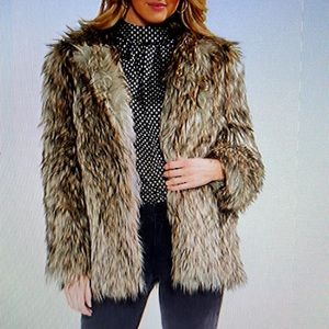 Woman Vince camuto  faux fur jacket size  small nwt